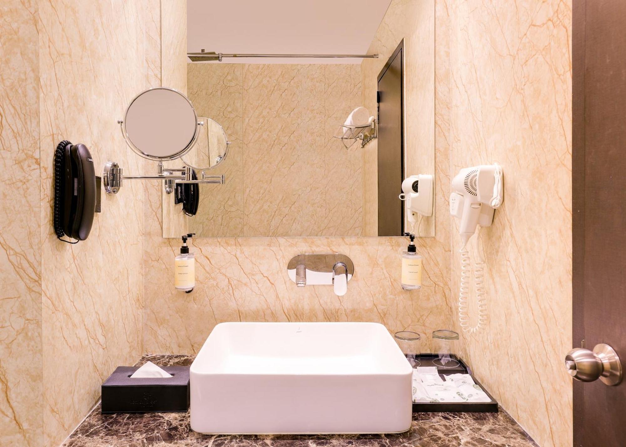 Lemon Tree Hotel Бопал Екстериор снимка