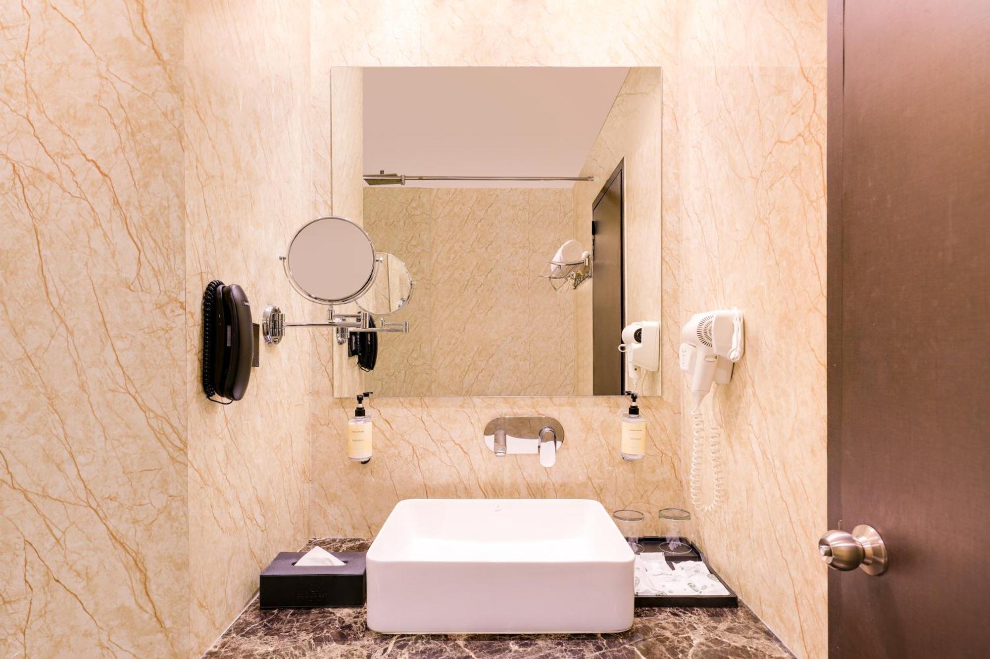 Lemon Tree Hotel Бопал Екстериор снимка